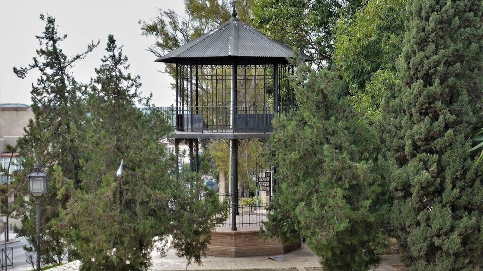Templete-mirador de dos plantas, ubicado en la Alameda Vieja.