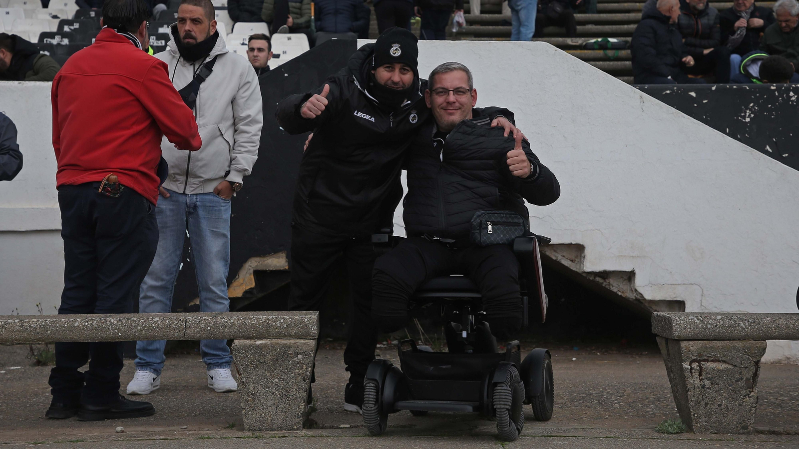 Fotos de la afición en el estadio municipal de La Línea