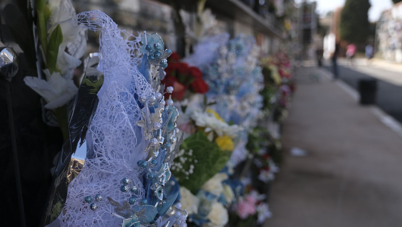 Imágenes del Día de Todos los Santos en el Cementerio de San José de Almería