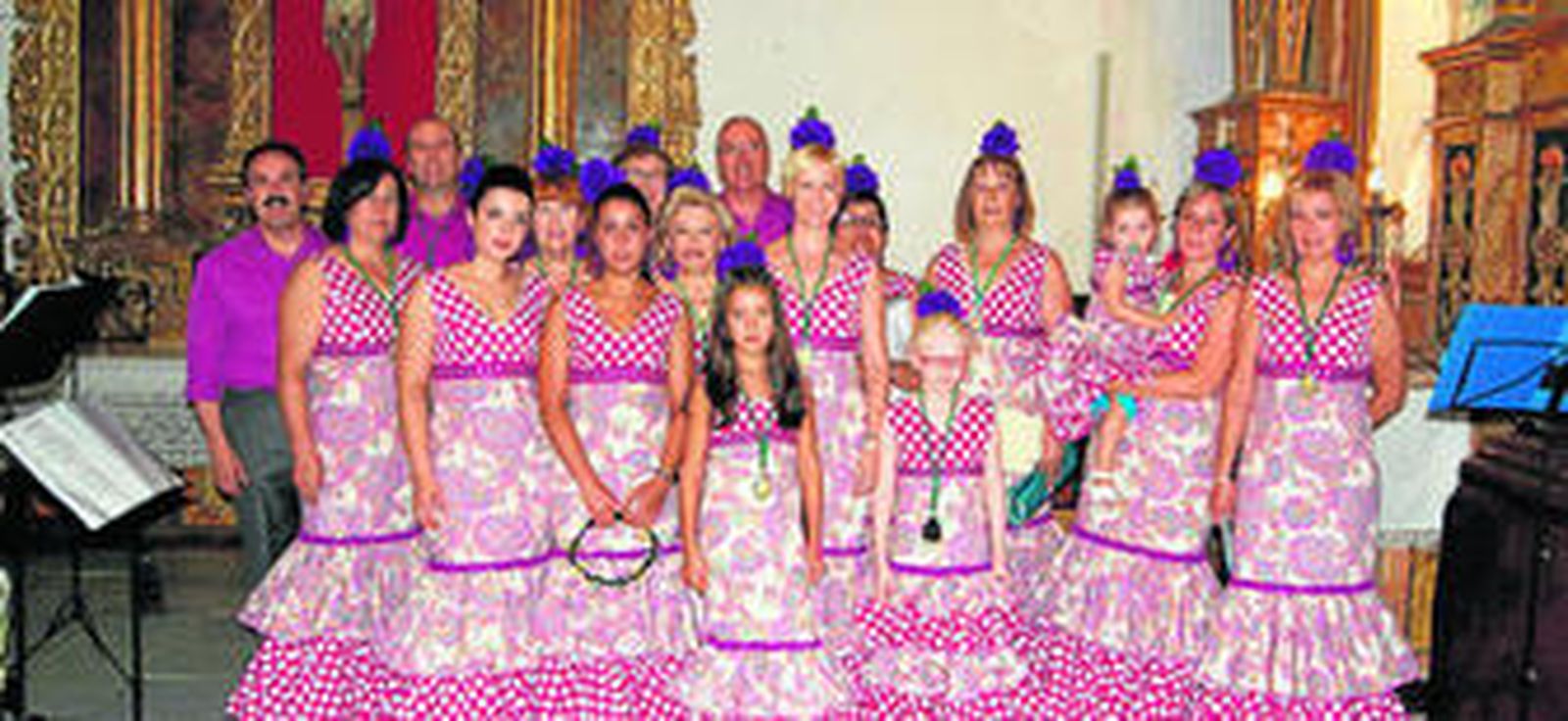 El coro rociero Hierbabuena canta la ofrenda a los patronos