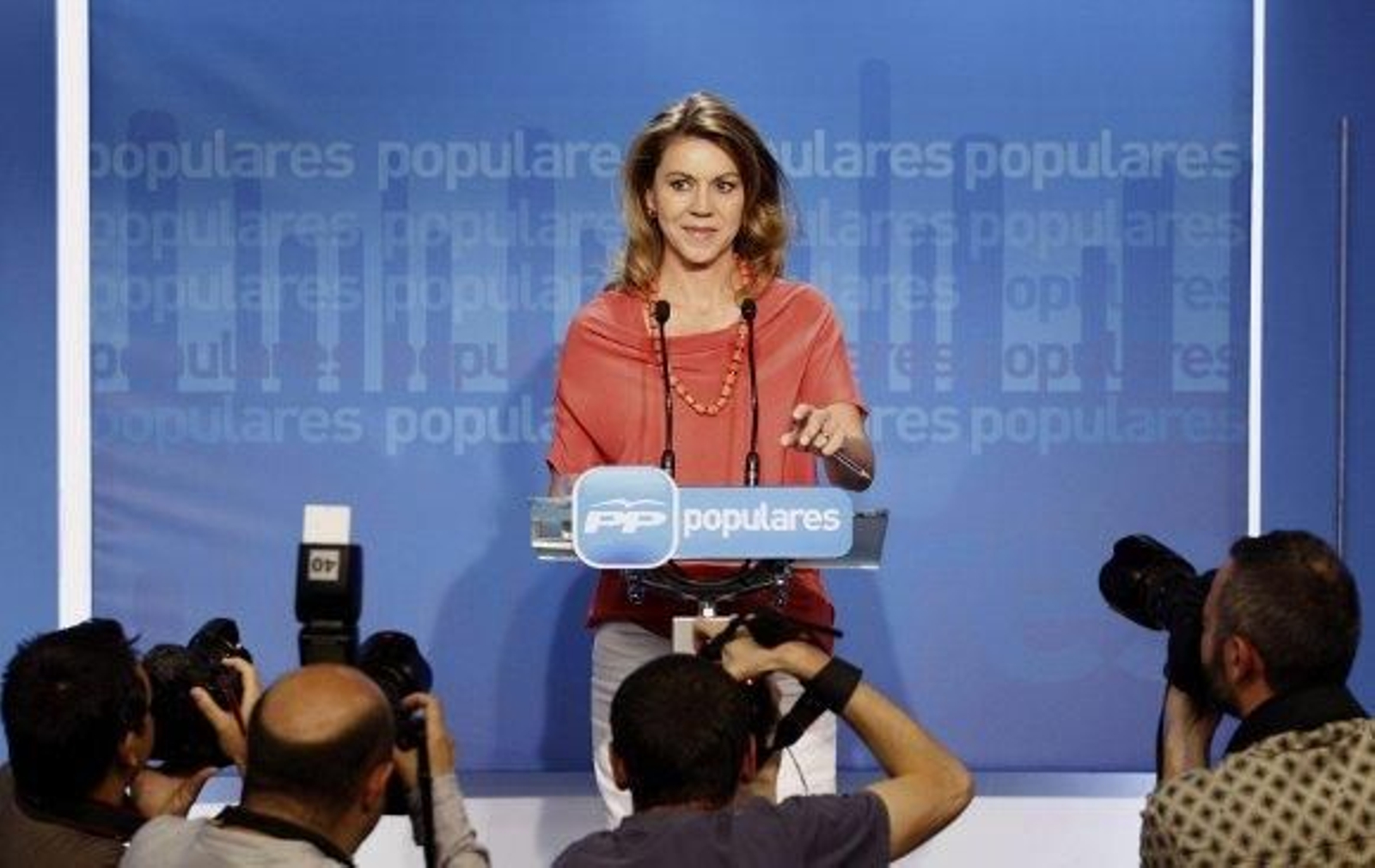 Cospedal asegura que es "radicalmente falso" que la región cobrara una "comisión" de Bárcenas