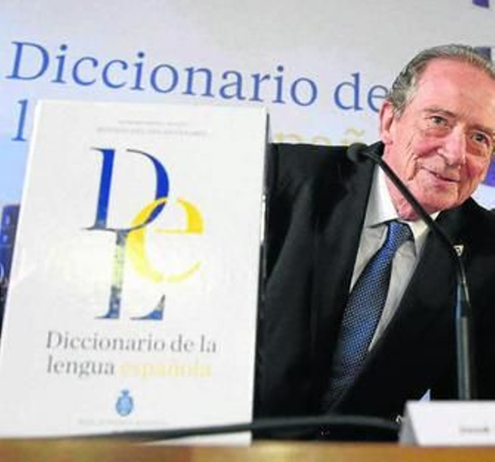 José Manuel Blecua, con el nuevo Diccionario de la RAE.