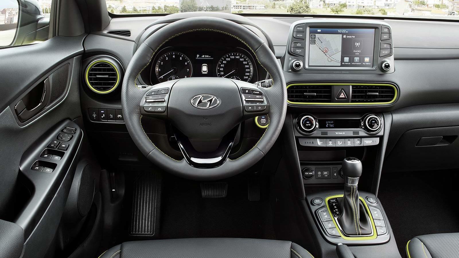 Del interior nos quedamos con la pantalla central y el head-up display, ambos con un buen tamaño.