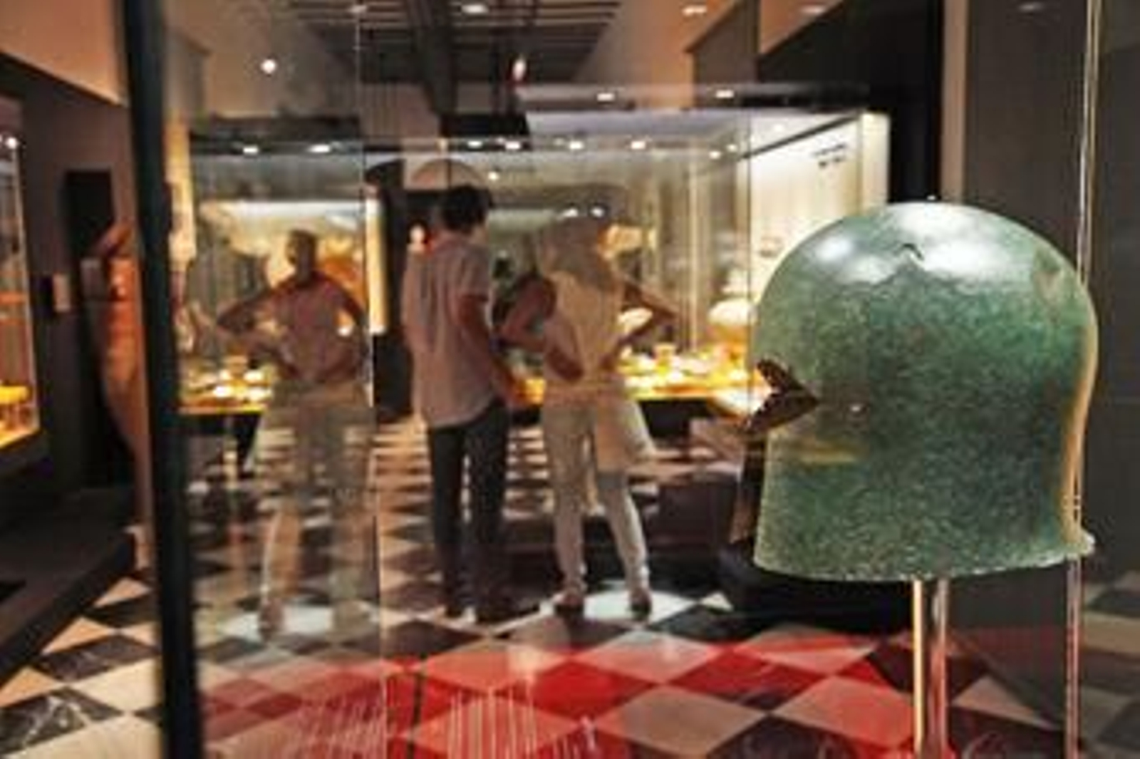 Abril en el Museo. Conocer el patrimonio arqueológico local es importante para saber cómo somos. El Museo Arqueológico, dentro del ciclo Abril en el Museo, pone en marcha este sábado, en sesiones de 10.30 y 12.00 horas, una ruta especial que lleva por nombre "Abre la muralla", que estará guiada por el arqueólogo Laureano Aguilar. El afoto es limitado. Reservas en gestio.patrimonio@aytojerez.es y en el 607998115.