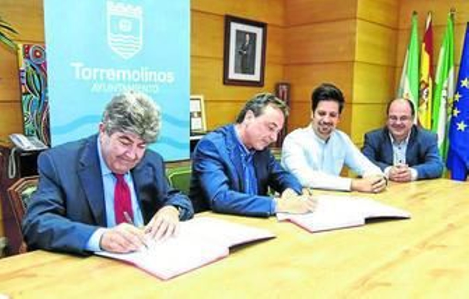 Momento de la firma del acuerdo entre Endesa y el Ayuntamiento de Torremolinos.