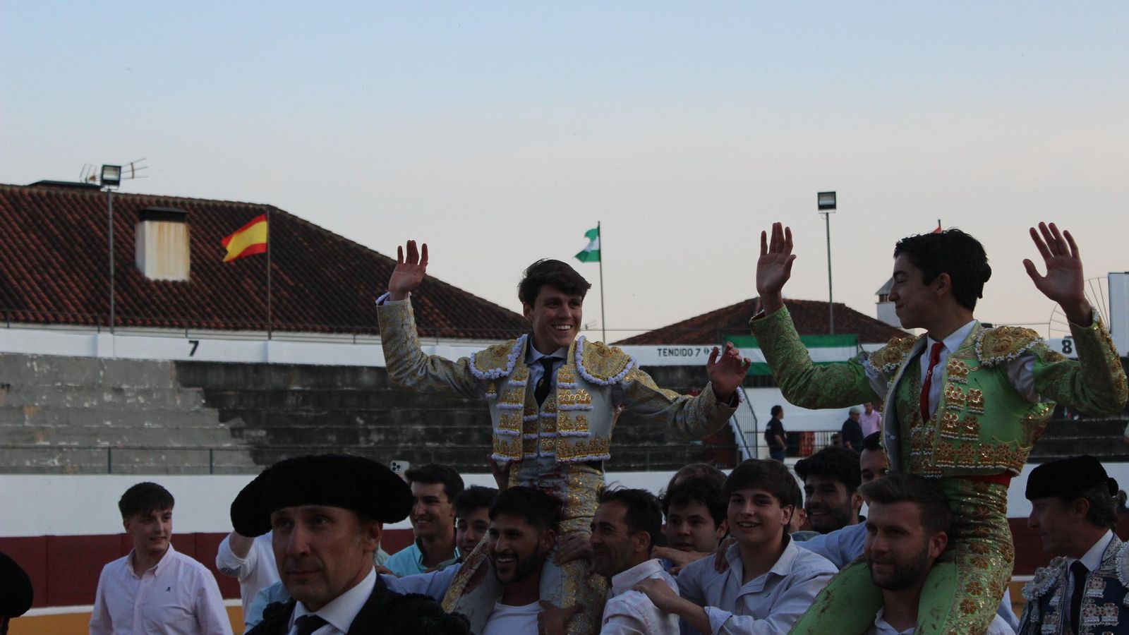Salida a hombros de Marco Pérez y Guillermo Luna