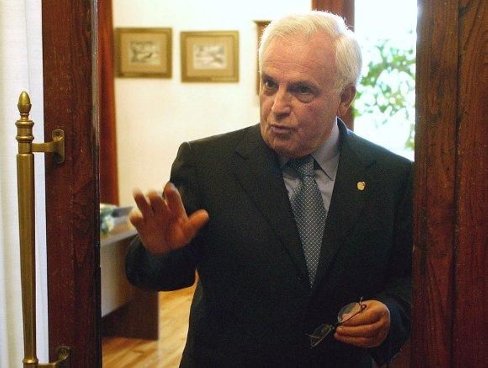 Baltar, imputado por 'enchufar' a 104 trabajadores en la Diputación de Orense