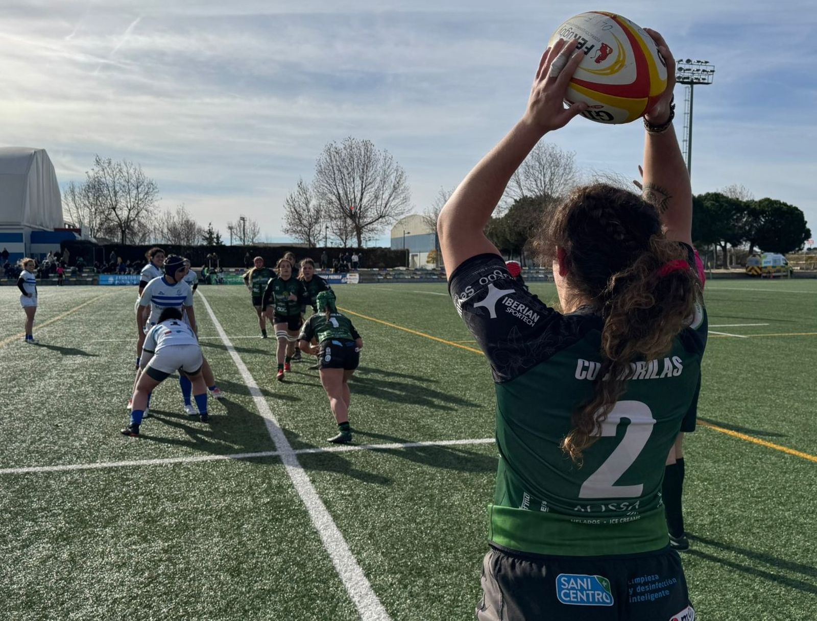 Marieta Román introduce una touch en un partido reciente del Simón Verde Sport Cocos Sevilla.