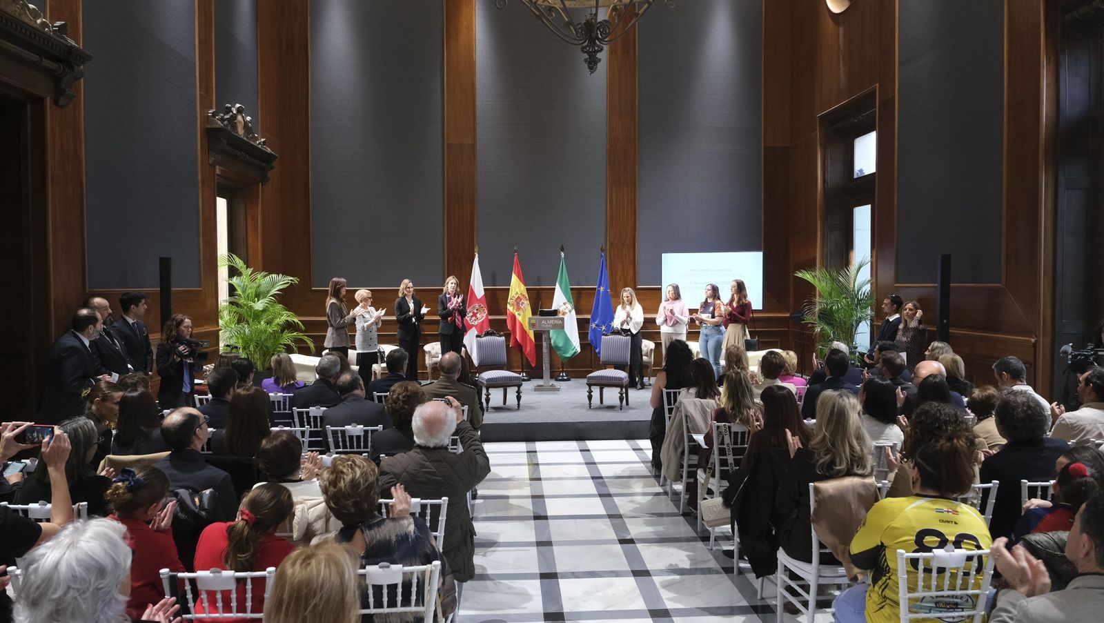 Entrega de los galardones por el Día Internacional de la Mujer, en imágenes