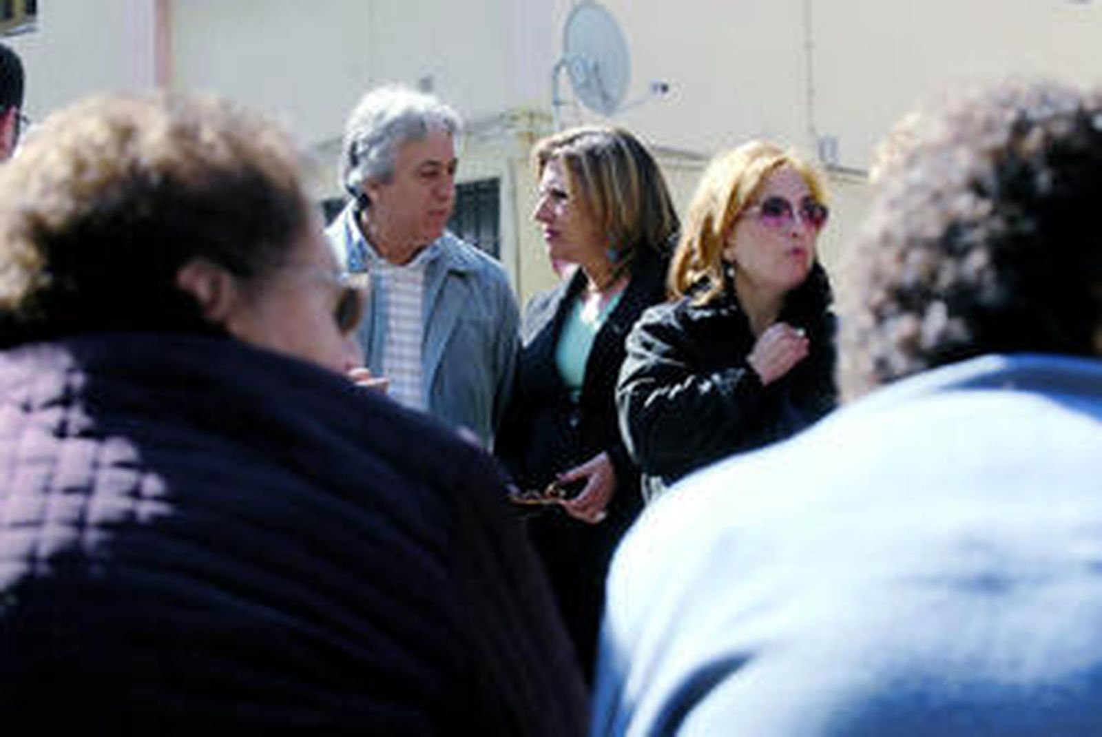 Carmen García Raya durante su visita ayer a la calle Moncada.