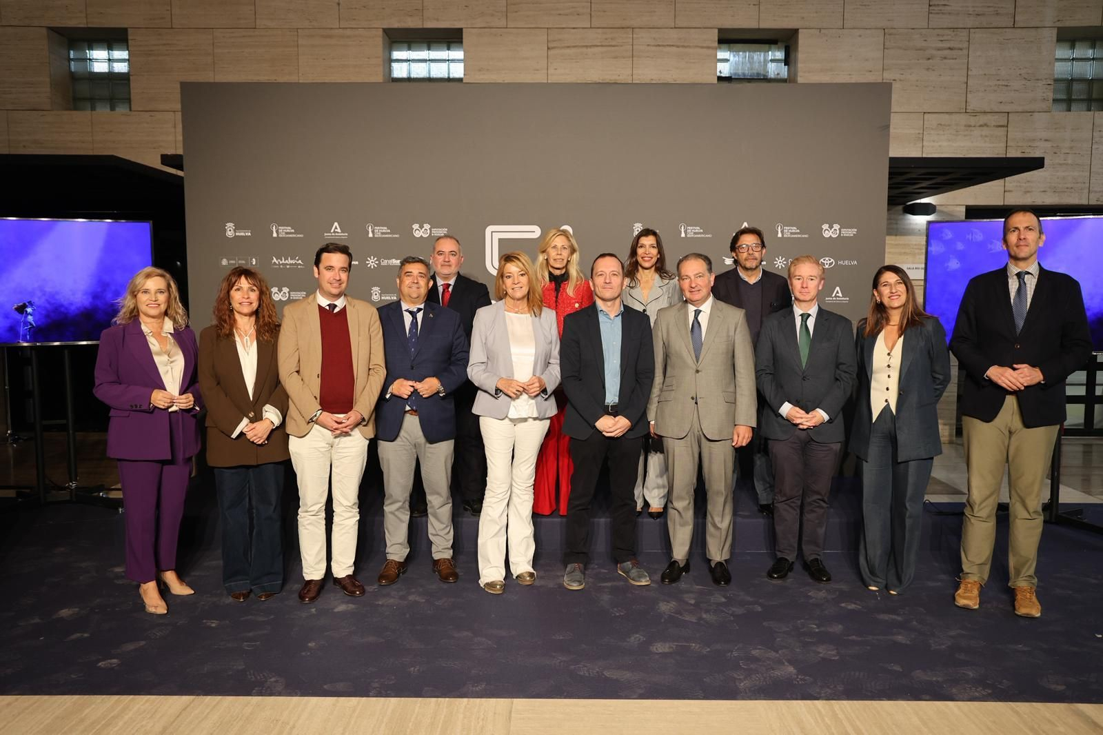 Representantes institucionales, del Patronato de la Fundación y de las entidades colaboradoras en la presentación del 51º. Festival de Huelva de Cine Iberoamericano.