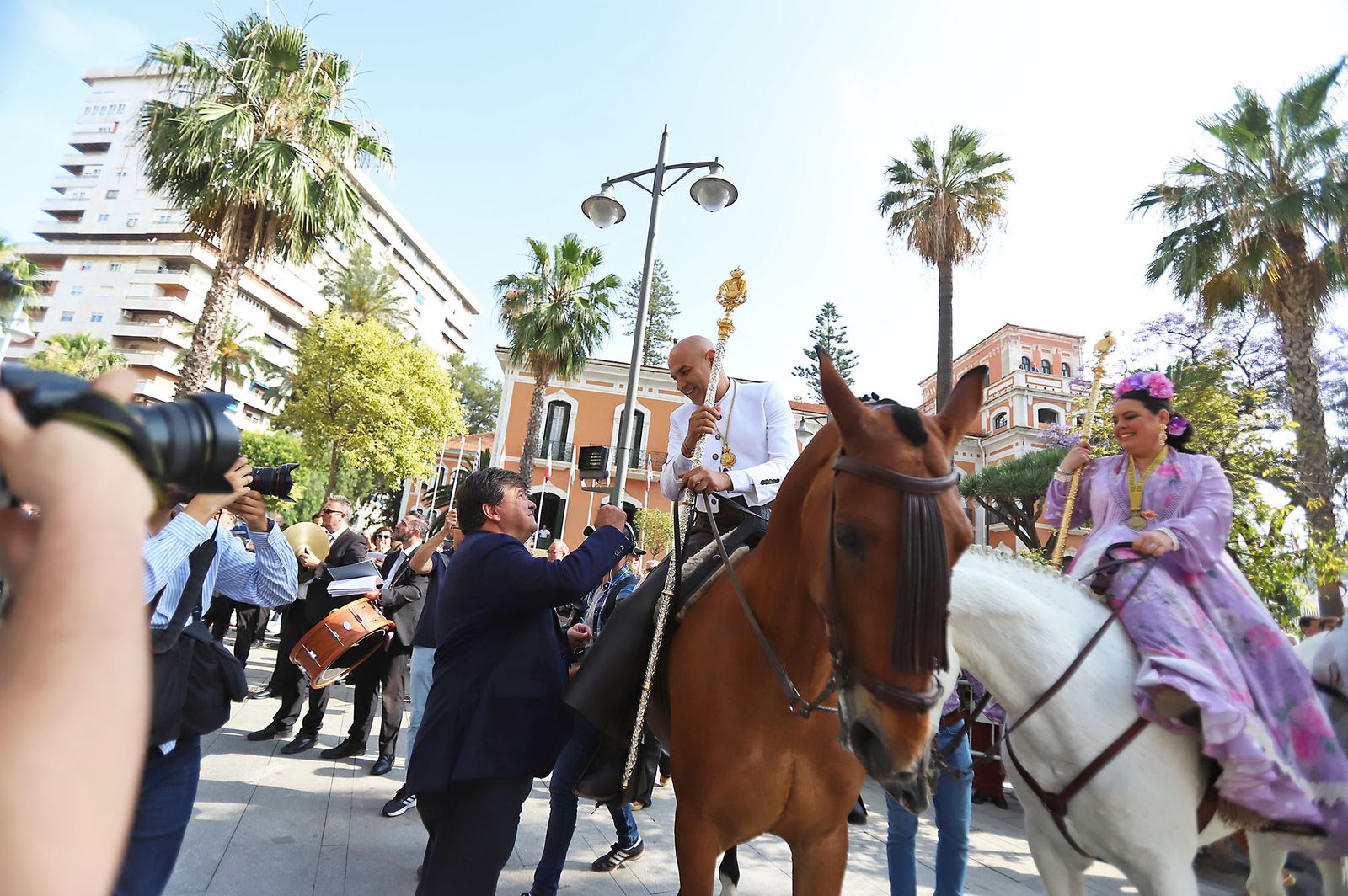 El Rocío 2023: Imágenes de la Hermandad de Emigrantes en su salida de Huelva