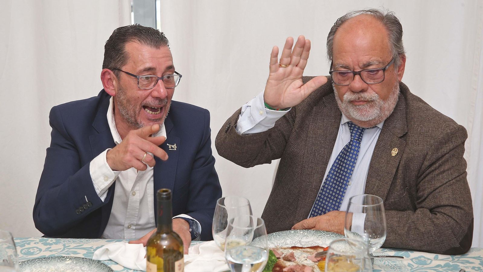 Manuel López y Manuel Delgado, durante el almuerzo.