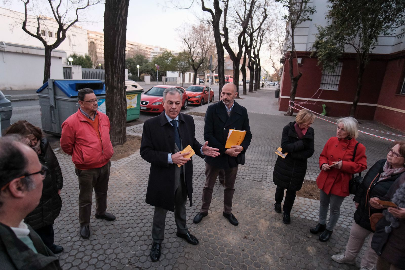 Visita de José Luis Sanz a la calle Tarfia