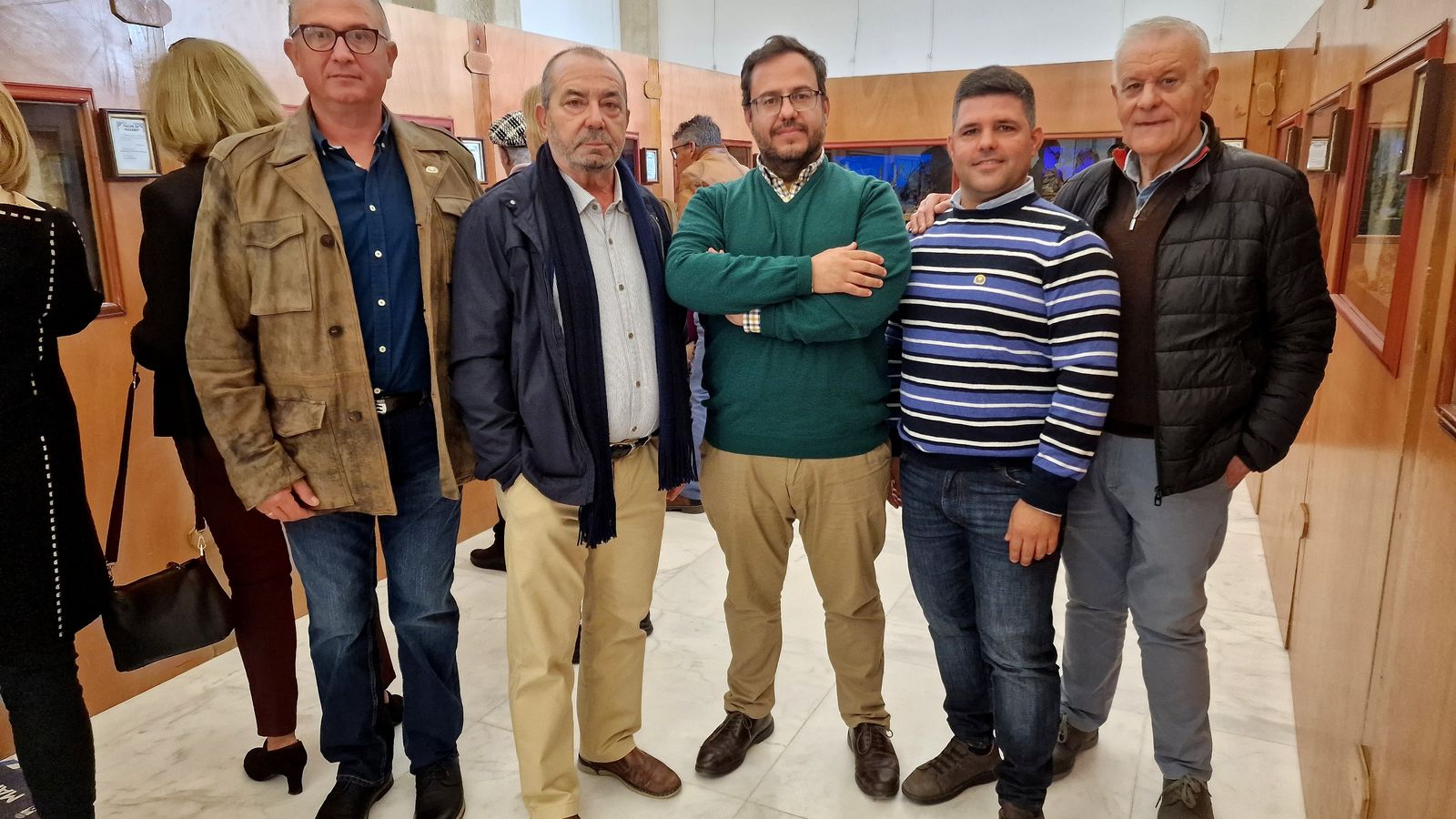 Una imagen de algunos de los asistentes a la inauguración.