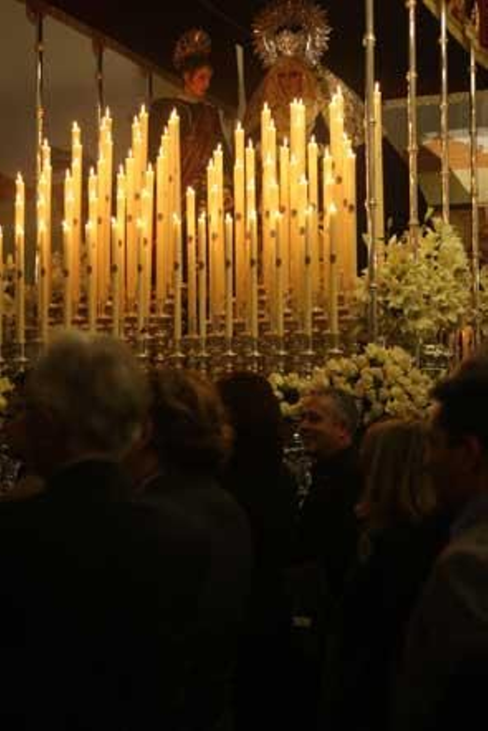 La bella imagen de la Concepción, alumbrada bajo su palio

Foto: J.M.Q./Shus Teran/Erasmo Fenoy/Paco Guerrero