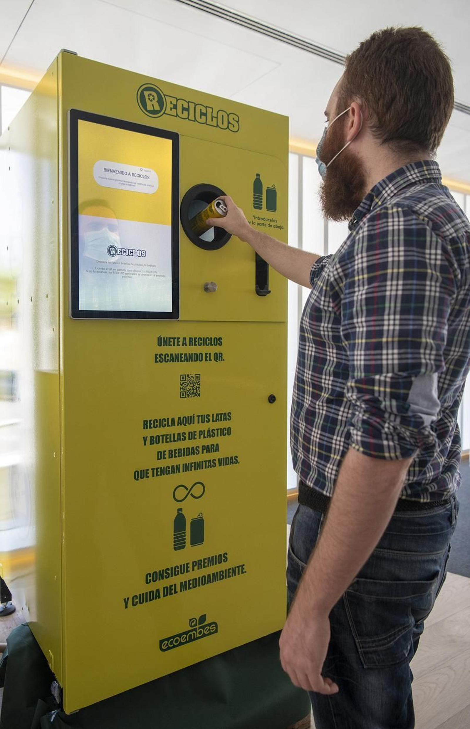 Llegan a España las máquinas de reciclaje que premian al buen ciudadano