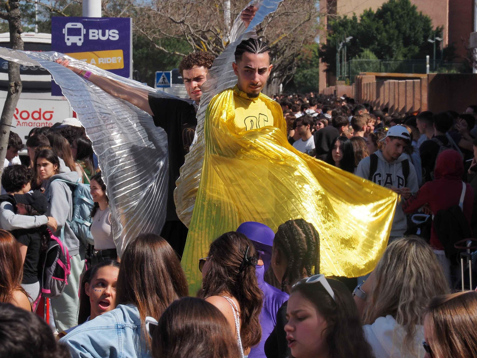 Las fotos de la espectacular llegada de 10.000 estudiantes portugueses a Punta Umbría