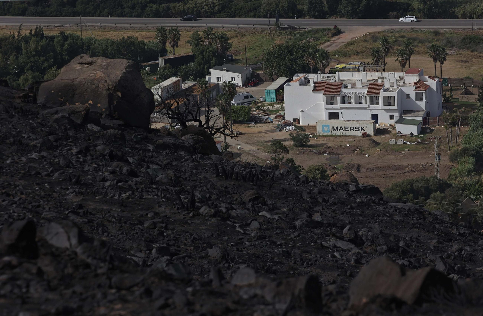 Fotos de los efectos del incendio en el monte de La Peña en Tarifa