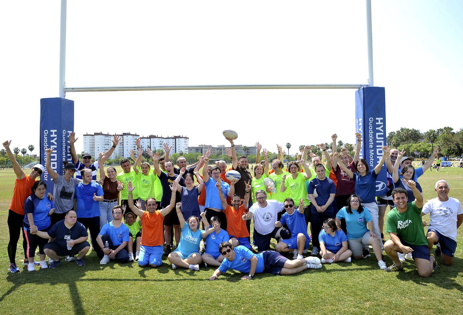 Foto de familia de los participantes en la Jornada de Rugby Inclusivo y Escolar.