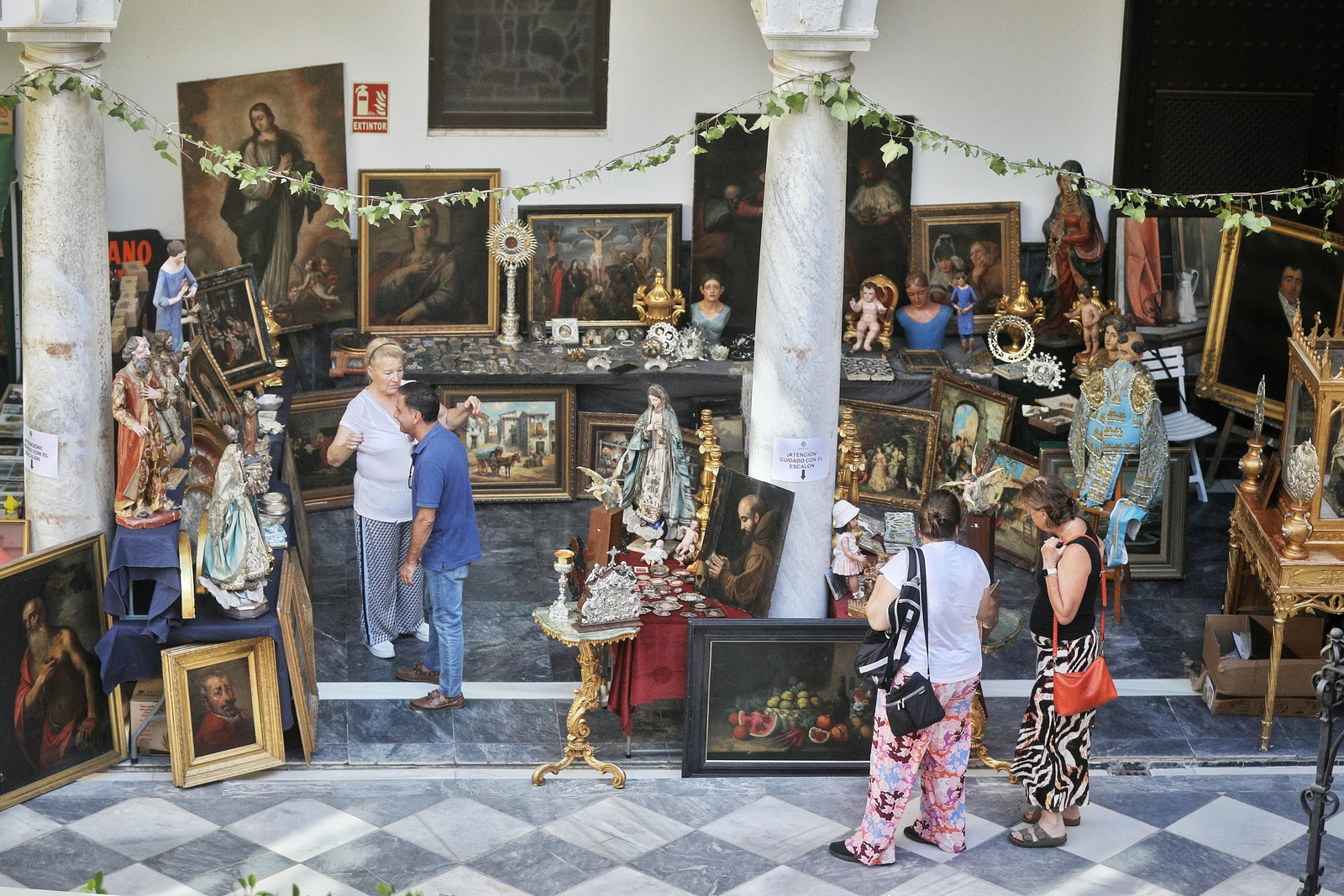 Las imágenes del Mercado de Antigüedades y Coleccionismo en el convento de Santo Domingo