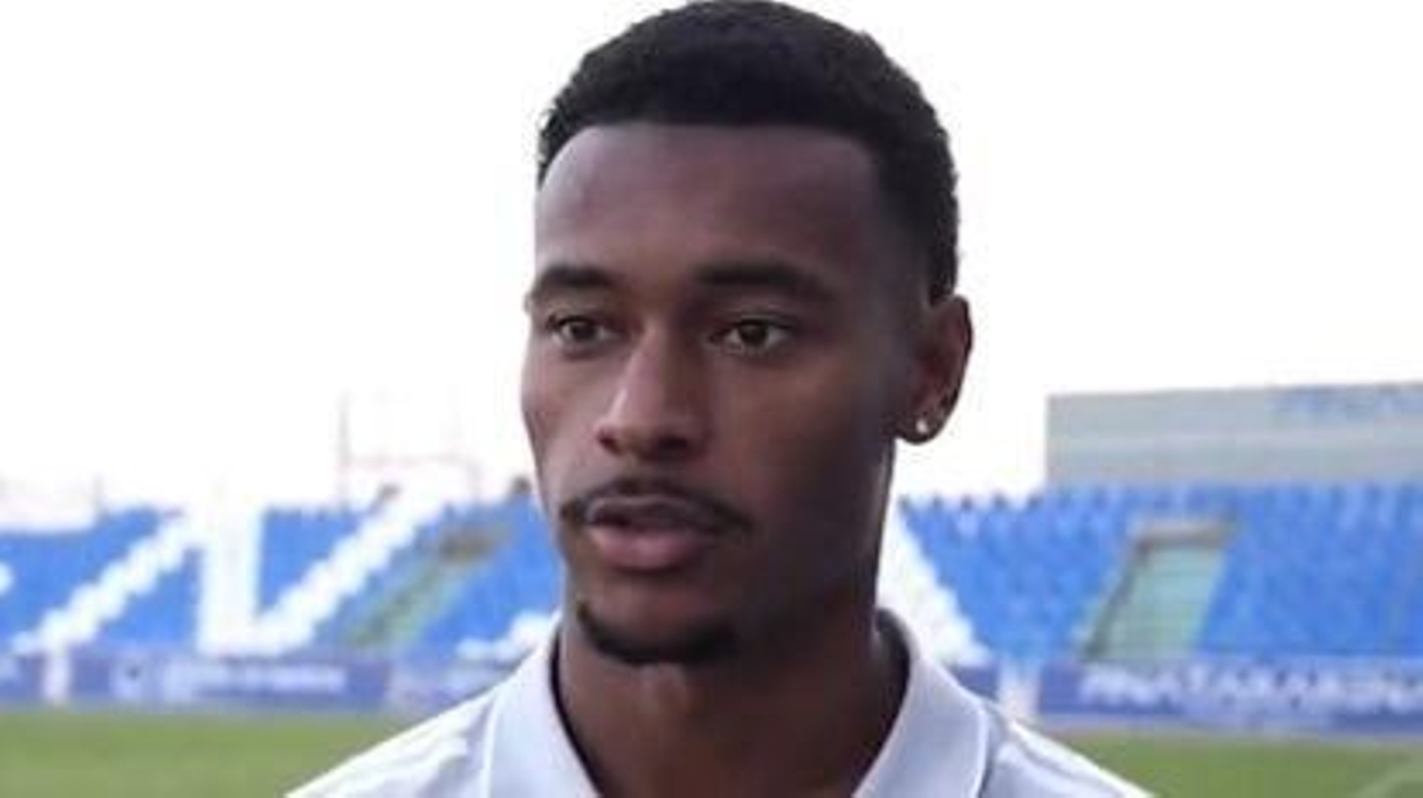 Williams con los micrófonos del club
