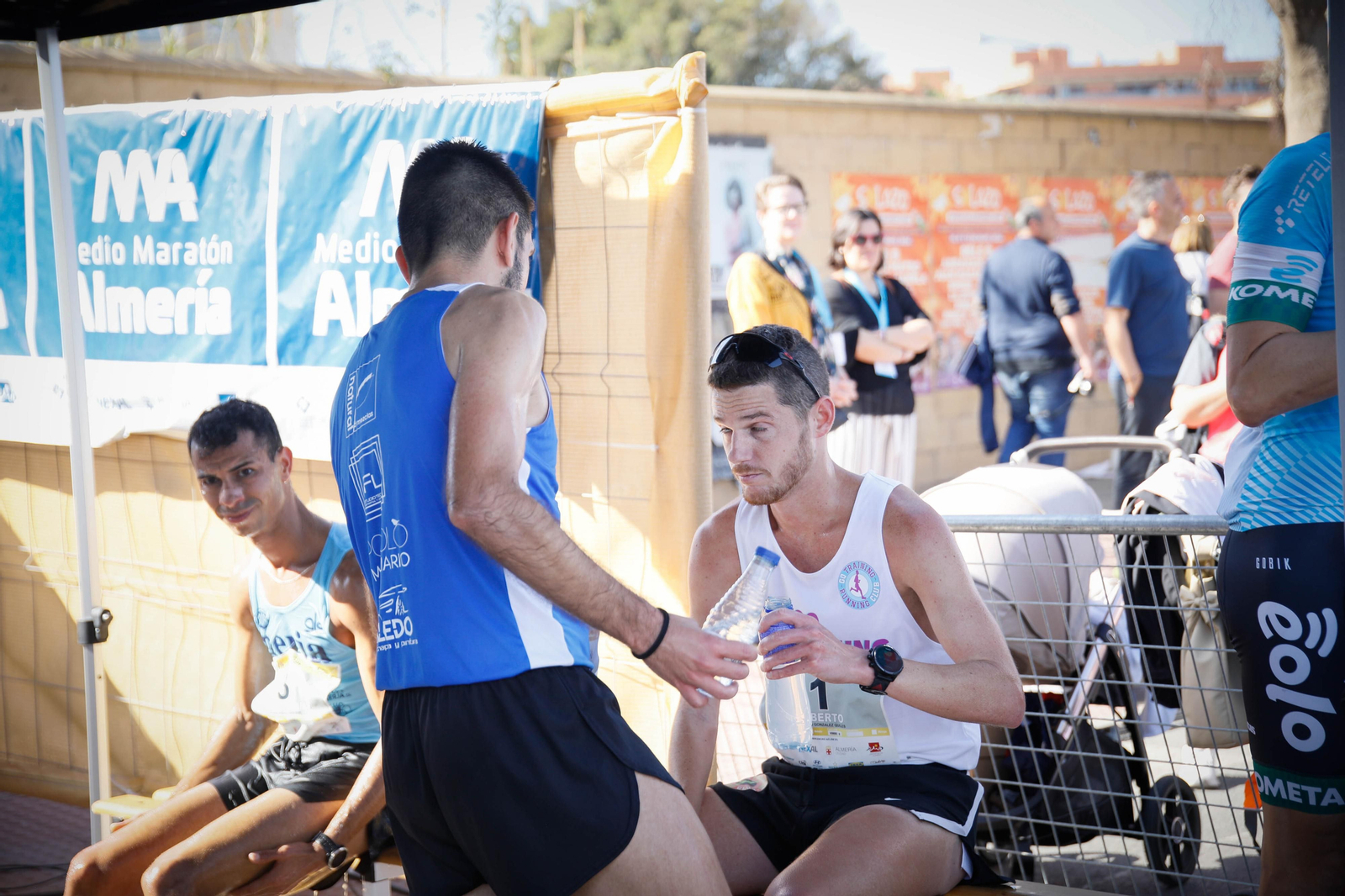Imágenes de la llegada de la Media maratón Ciudad de Almería