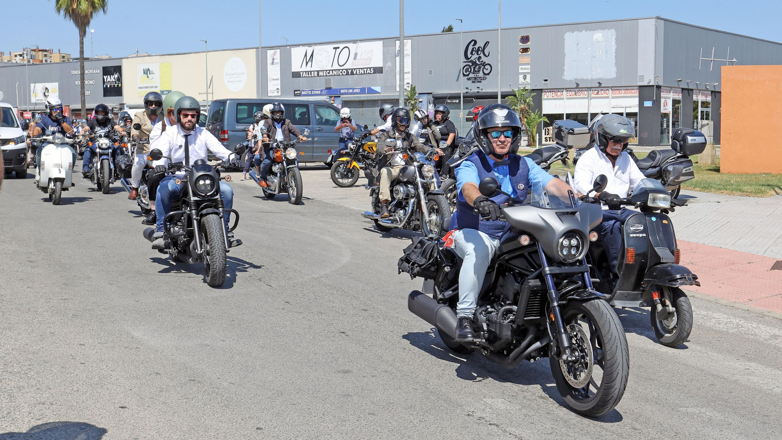 Búscate en el evento motero solidario "The Distinguished Gentleman´s Ride" en Jerez