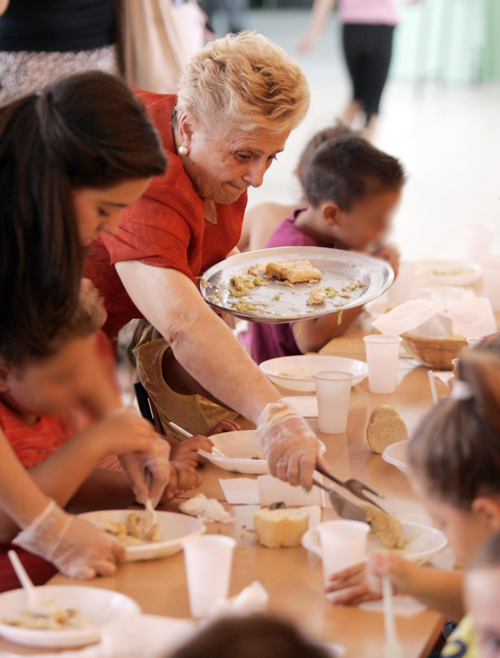 Educación amplia la gestión de los comedores a empresas locales