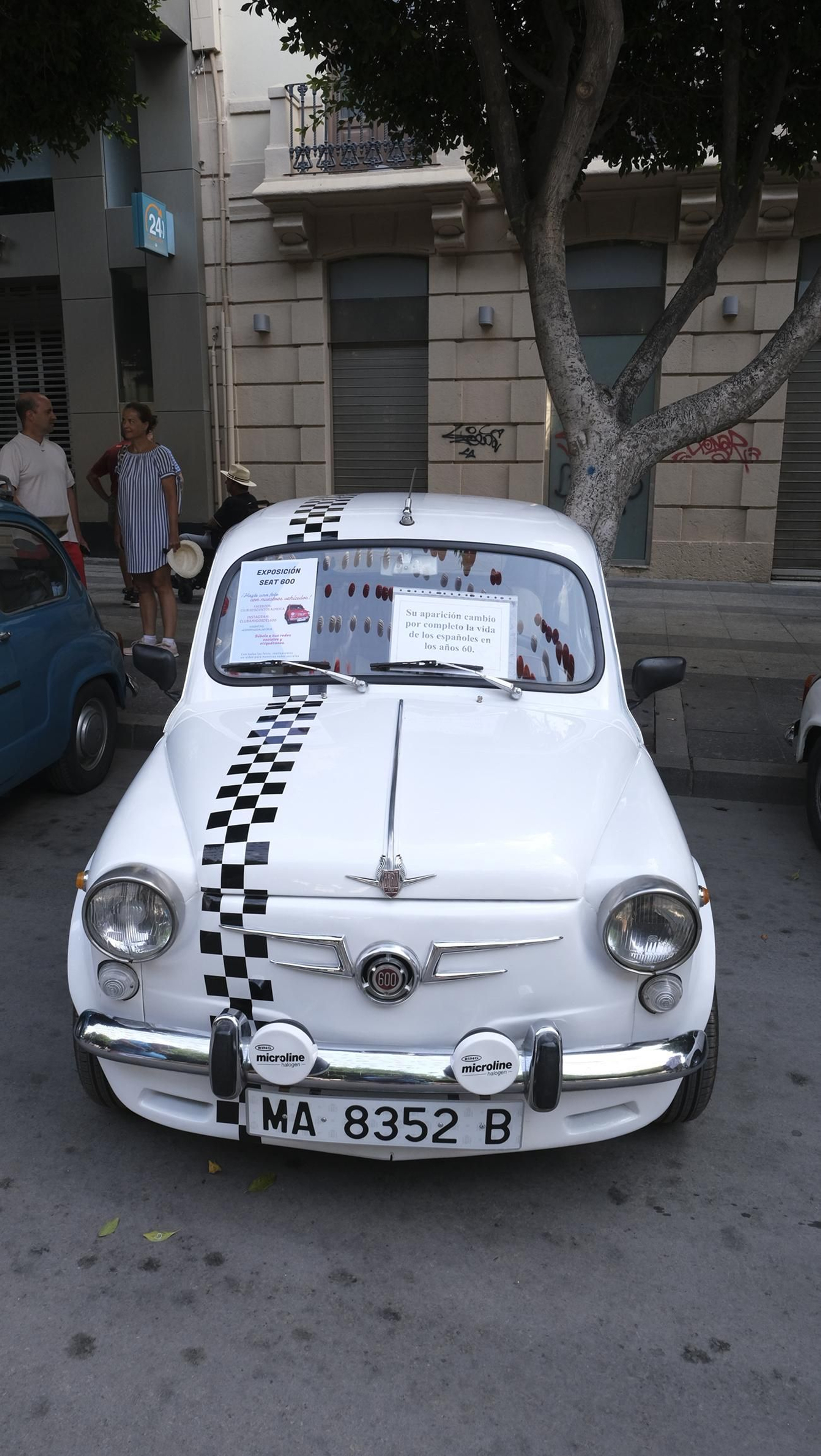 Los Seat 600 y los Mini en la Feria de Almería 2024, en imágenes