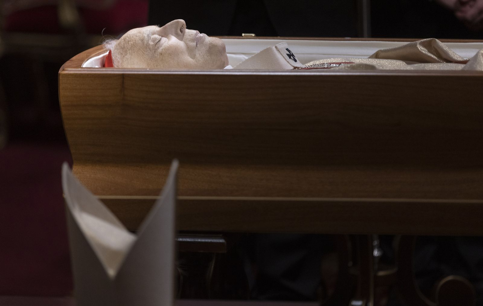 El velatorio del cardenal Carlos Amigo en el Palacio Arzobispal, todas las imágenes