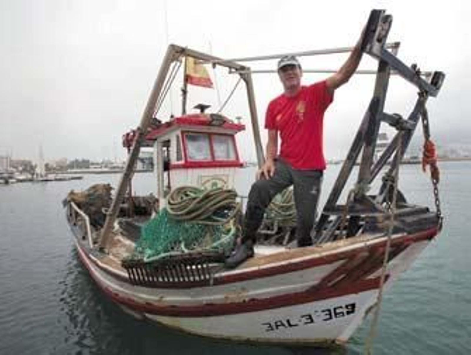 El patrón del Divina Providencia, ayer en el puerto linense. /EFE