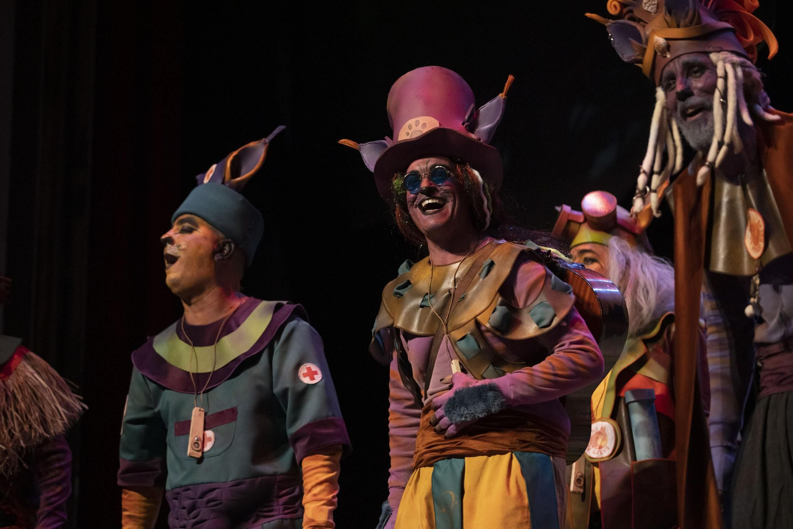 Imágenes de la actuación de la comparsa de Villalba del Alcor y Paterna  'Un mundo nuevo' en el Carnaval Colombino