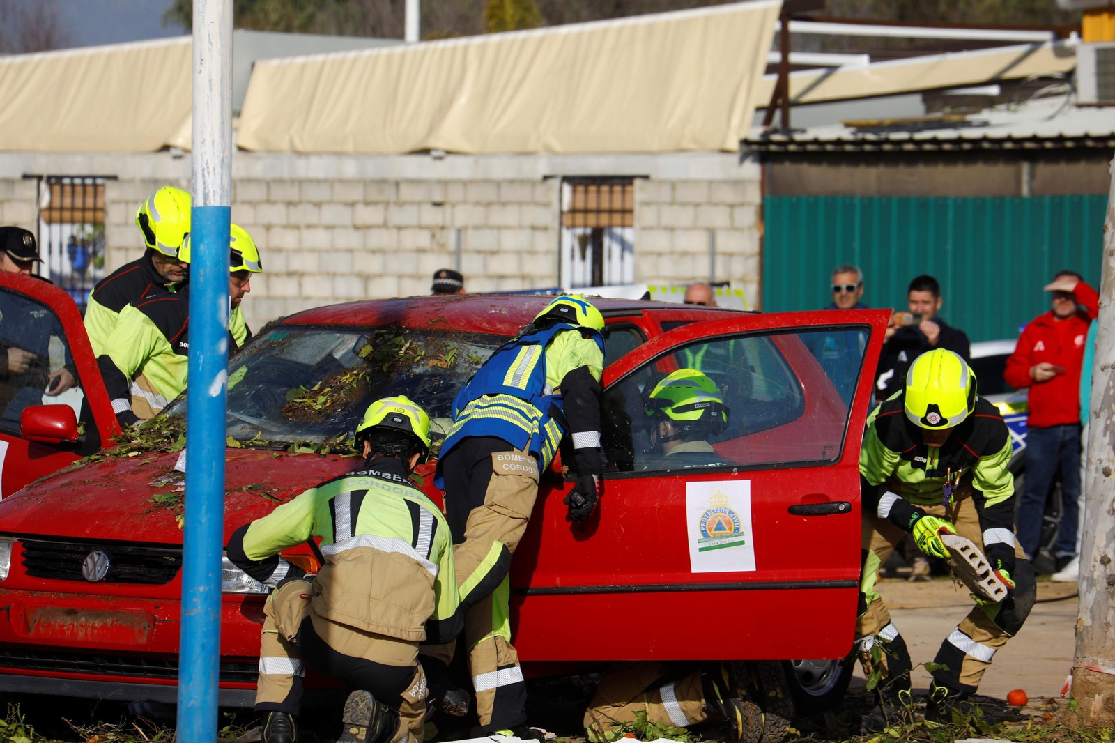 El simulacro de actuación ante una explosión en la Feria de Córdoba, en imágenes