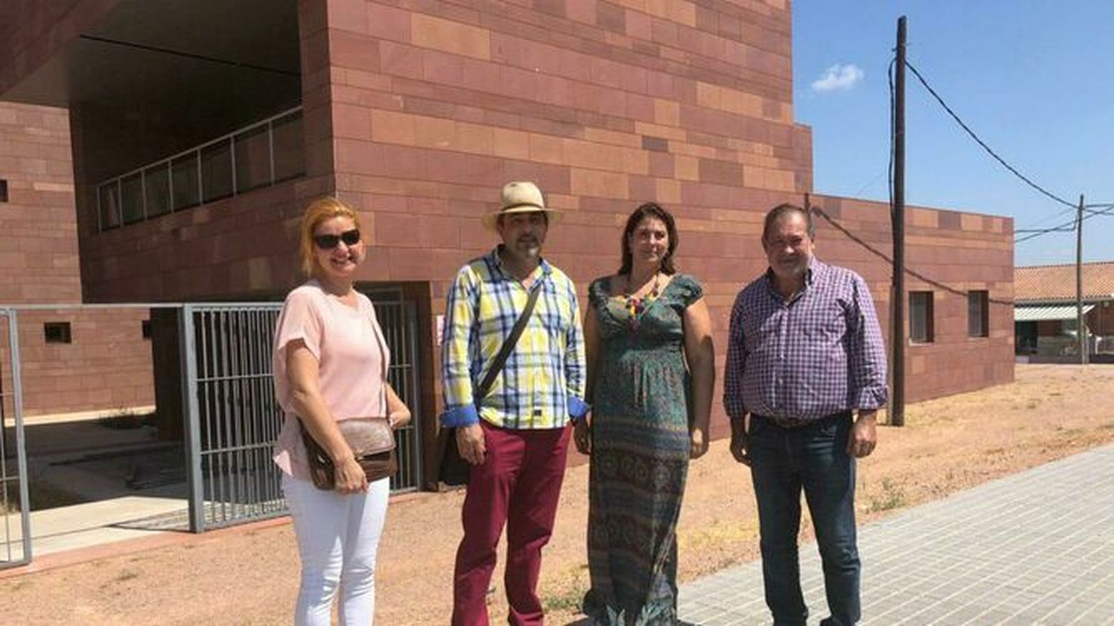 Eva Contador visita las obras del centro cívico de Cerro Muriano.