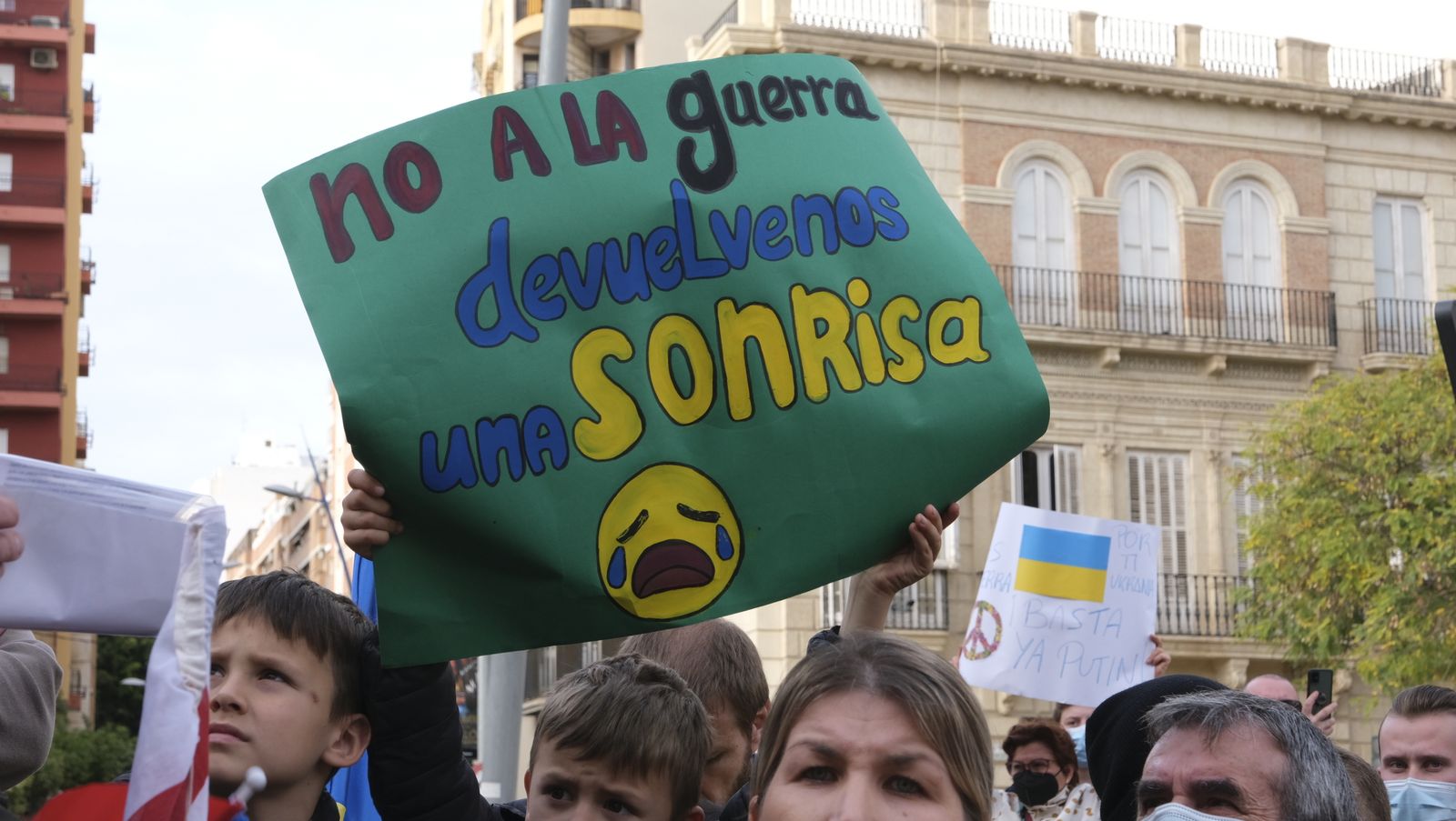 Fotogalería de las protestas contra la invasión rusa en Ucrania. Almería.