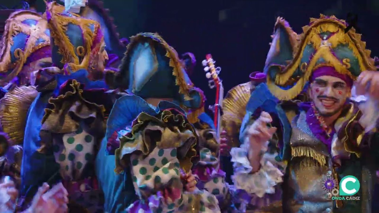 La comparsa 'Los locos' en su prase preliminar del COAC 2026