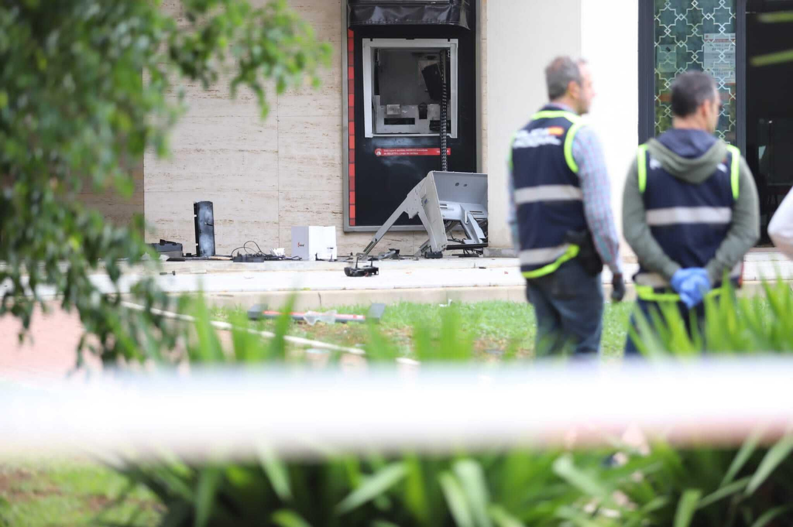 Las imágenes del atraco a un cajero automático en Huelva