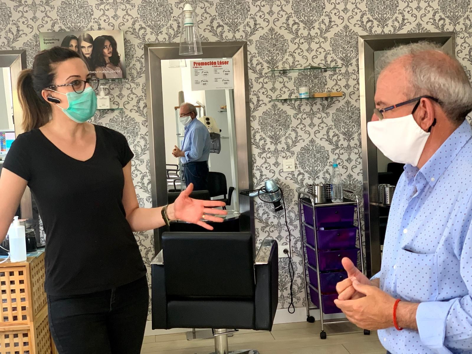 El alcalde de Vícar pide a la ministra de Hacienda que atienda las demandas de las peluquerías