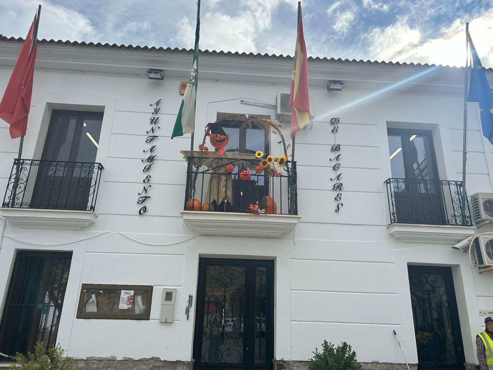 Bacares viste sus calles de otoño como reclamo turístico