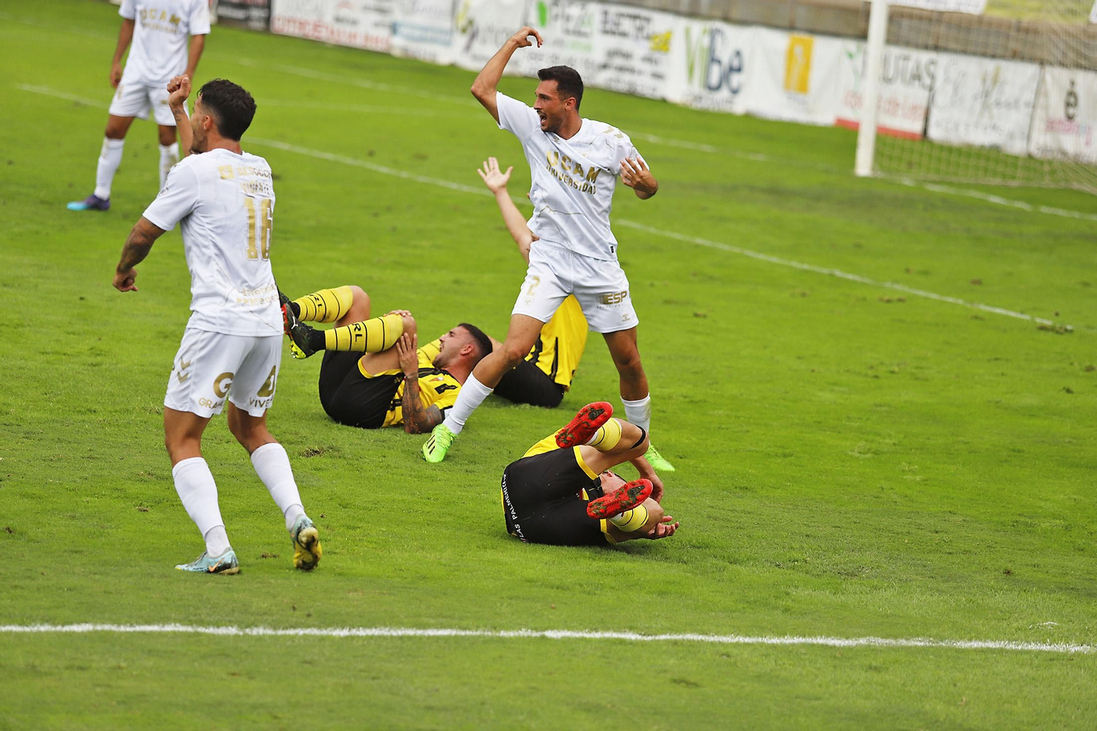 Imágenes del encuentro entre el San Roque de Lepe y UCAM Murcia