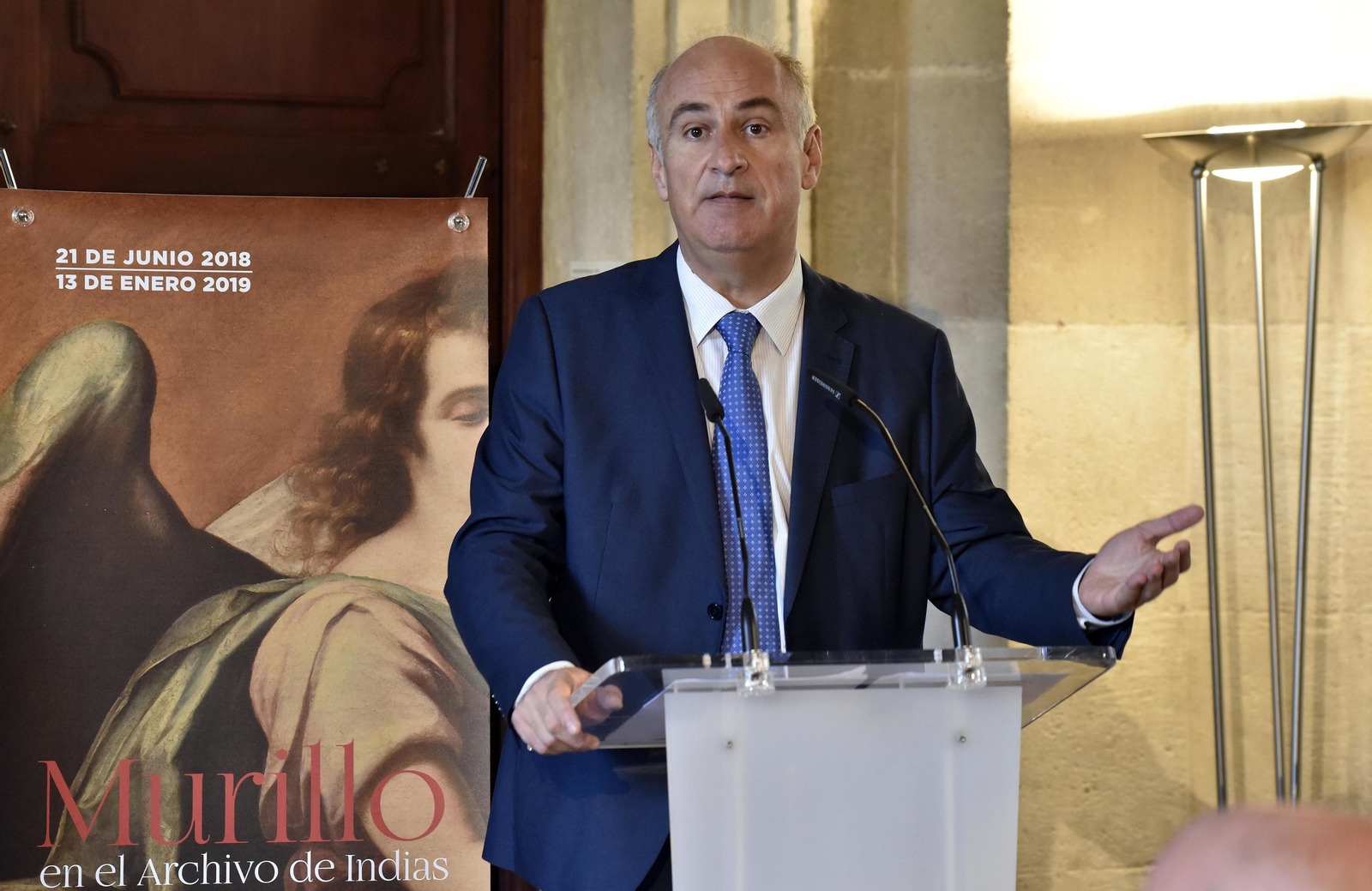 Fernando Benzo ayer en el Archivo de Indias, la antigua Lonja donde Murillo fundó su Academia de pintura.