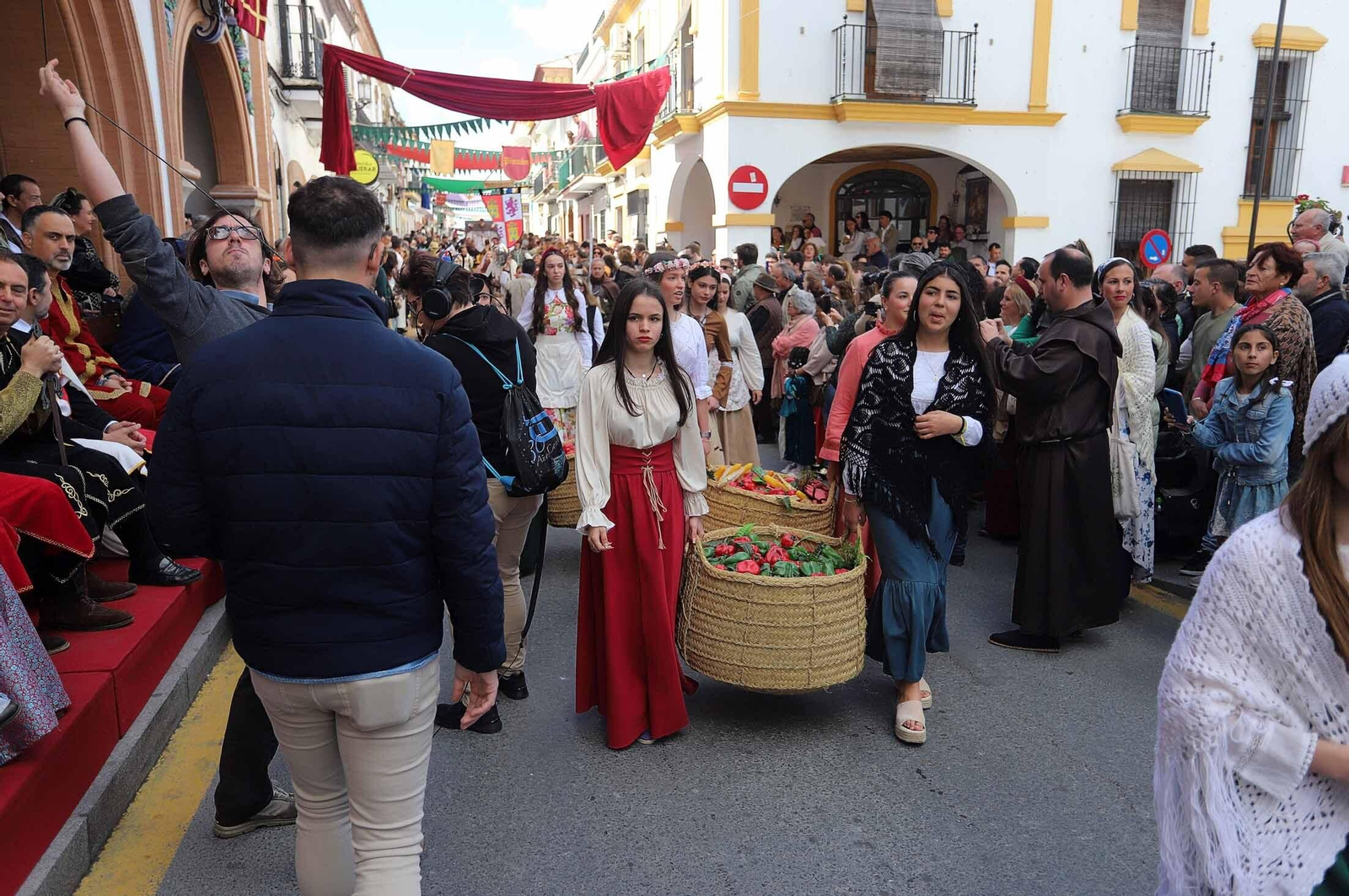 Imágenes del gran ambiente en la Feria Medieval de Palos de la Frontera, Huelva