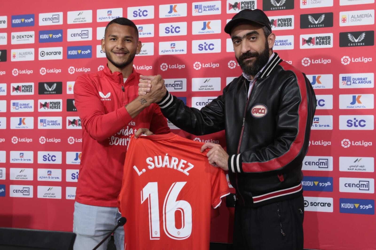 Mohamed El Assy en una de sus escasas comparecencias públicas, en este caso con motivo de la presentación de Suárez