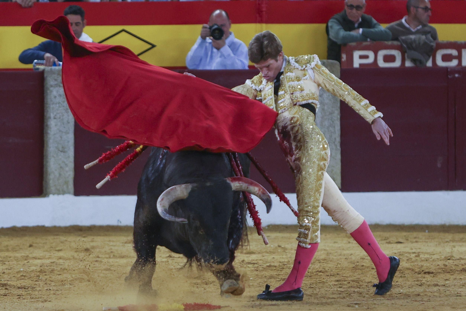 Las fotos de la vuelta a los ruedos de Morante de La Puebla en Almendralejo