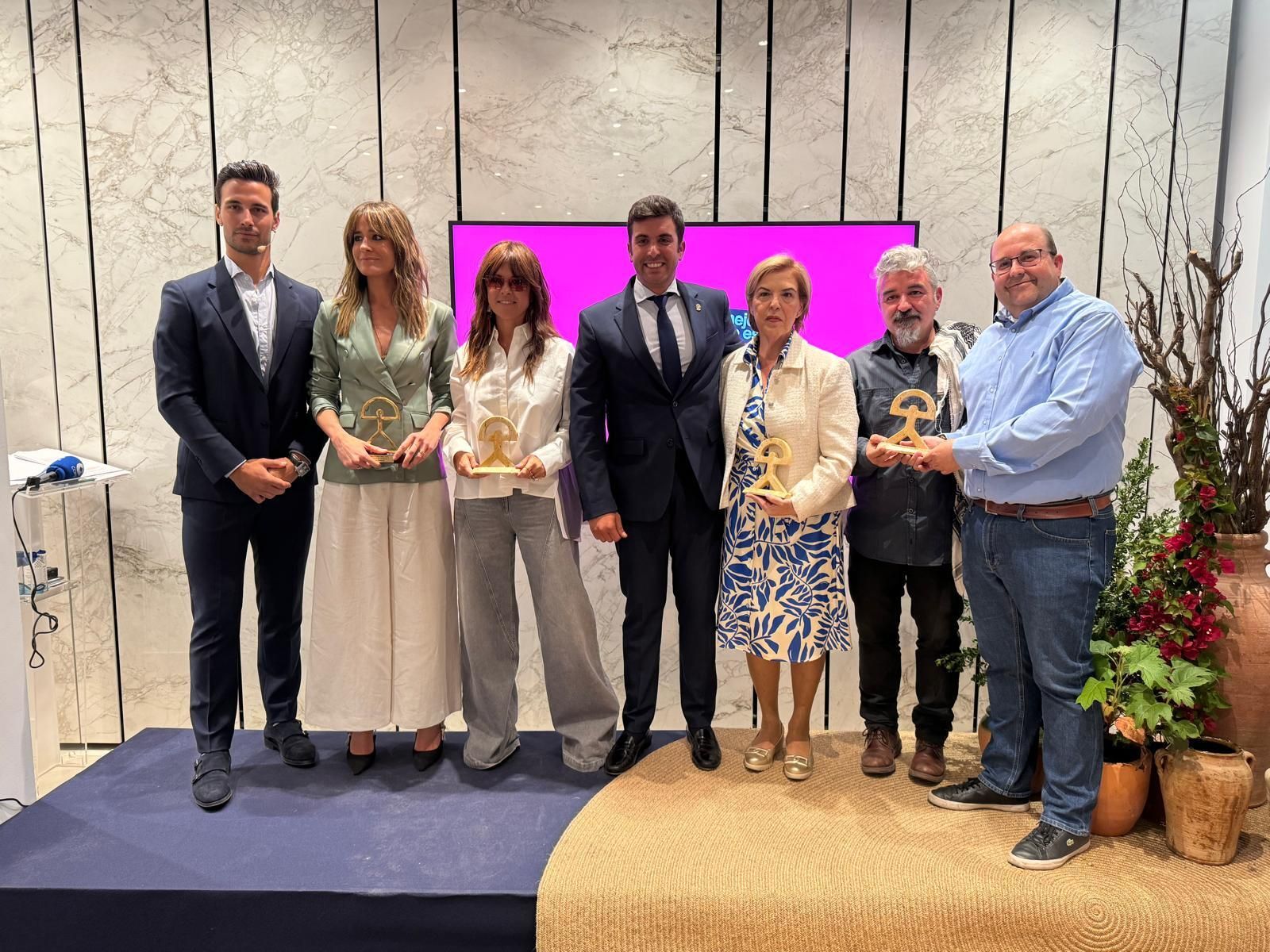 Isabel Jiménez, con el Indalo de Oro, y el resto de menciones especiales.