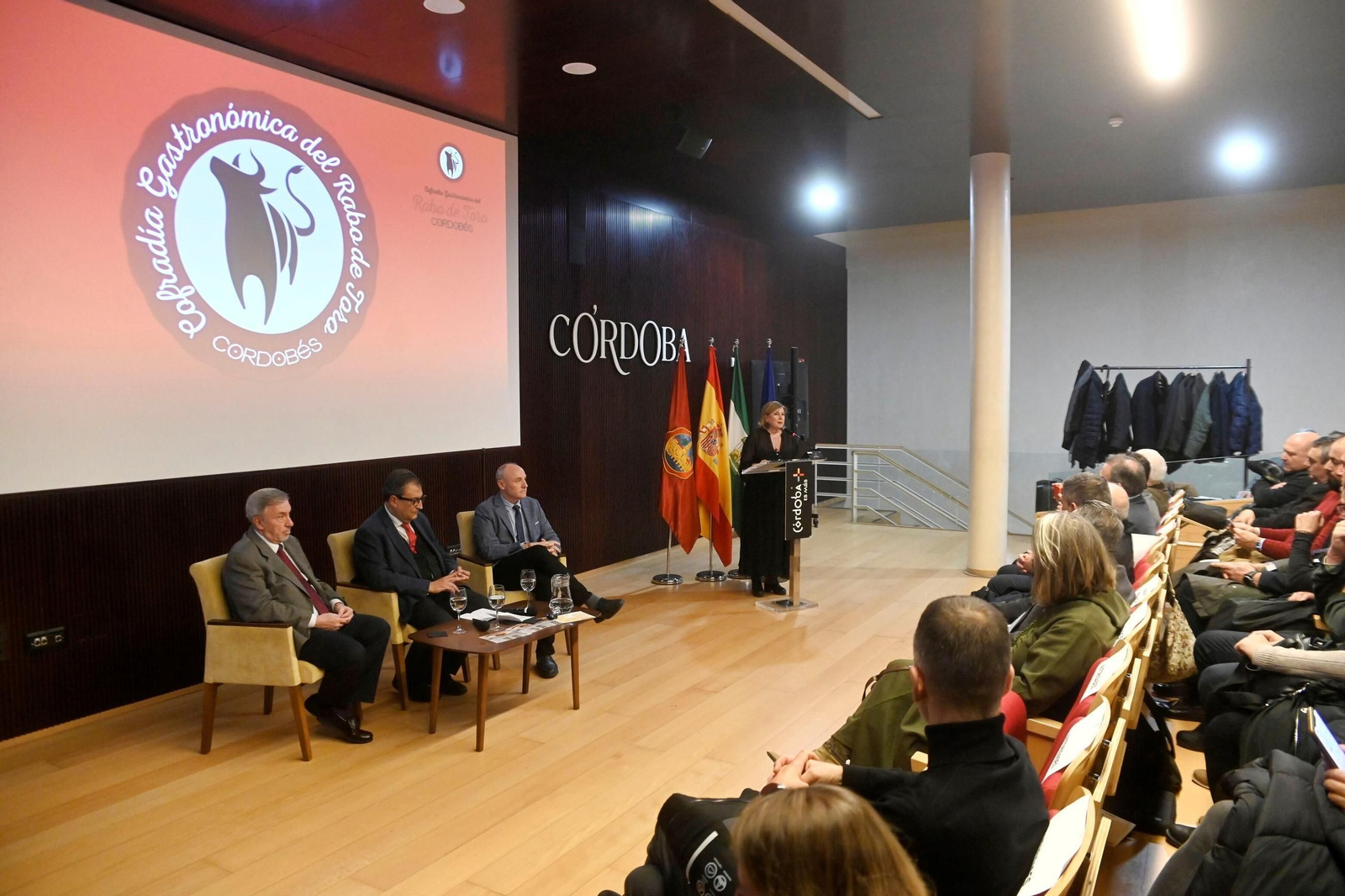 La Cofradía Gastronómica del Rabo de Toro reconoce a la familia Piedra