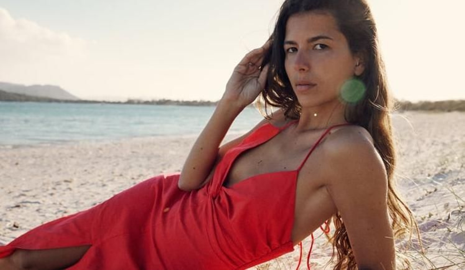 Zara y Mango tienen los vestidos más fresquitos para una Semana Santa calurosa.