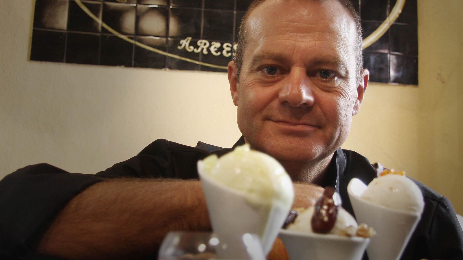 Joaquín Liria con algunas de sus creaciones.