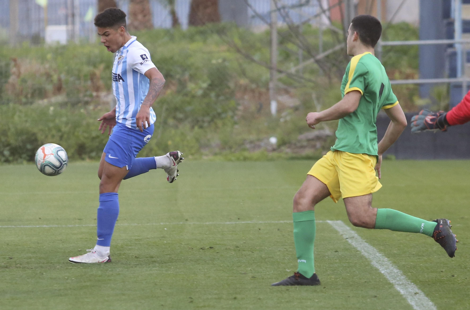 Loren Zúniga, en un partido con el Málaga juvenil.